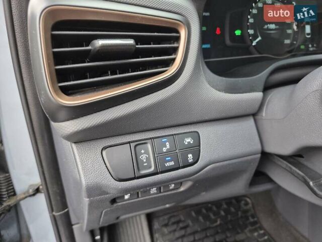 Серый Хендай Ioniq, объемом двигателя 0 л и пробегом 160 тыс. км за 14000 $, фото 19 на Automoto.ua