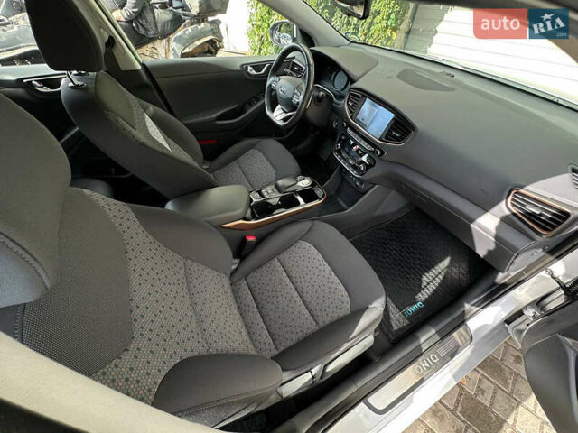 Сірий Хендай Ioniq, об'ємом двигуна 0 л та пробігом 33 тис. км за 13800 $, фото 36 на Automoto.ua