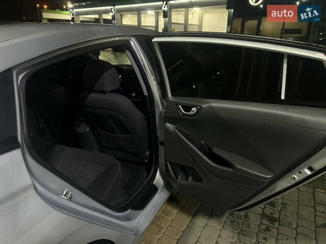Сірий Хендай Ioniq, об'ємом двигуна 1.58 л та пробігом 174 тис. км за 11900 $, фото 11 на Automoto.ua