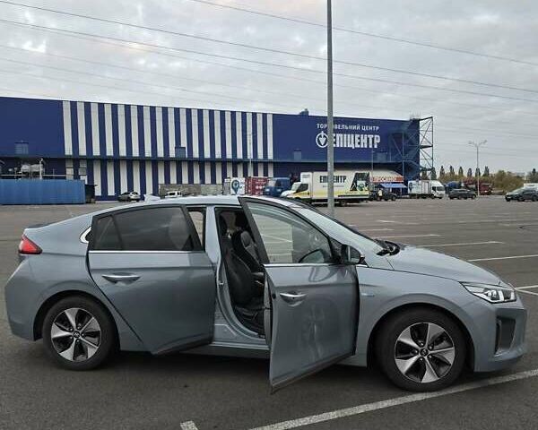 Серый Хендай Ioniq, объемом двигателя 0 л и пробегом 82 тыс. км за 14500 $, фото 6 на Automoto.ua