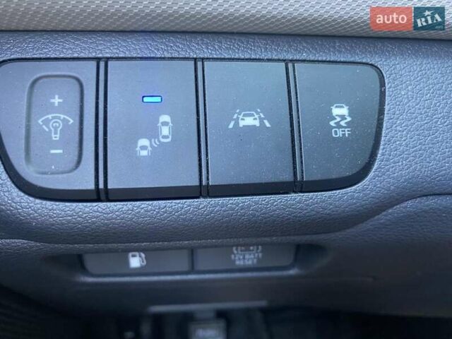 Серый Хендай Ioniq, объемом двигателя 1.58 л и пробегом 166 тыс. км за 14500 $, фото 12 на Automoto.ua