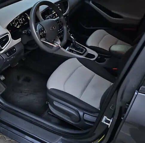 Серый Хендай Ioniq, объемом двигателя 1.58 л и пробегом 210 тыс. км за 11700 $, фото 9 на Automoto.ua