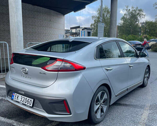 Серый Хендай Ioniq, объемом двигателя 0 л и пробегом 150 тыс. км за 12490 $, фото 72 на Automoto.ua
