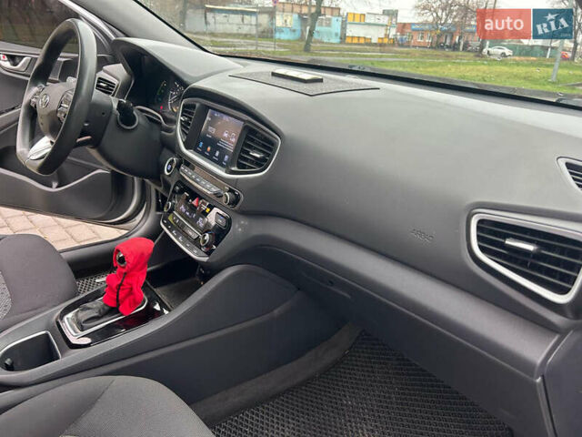 Сірий Хендай Ioniq, об'ємом двигуна 1.58 л та пробігом 174 тис. км за 11900 $, фото 21 на Automoto.ua