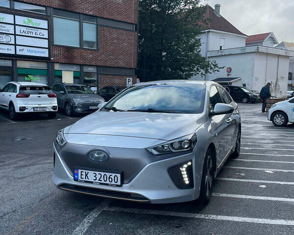 Серый Хендай Ioniq, объемом двигателя 0 л и пробегом 150 тыс. км за 12490 $, фото 74 на Automoto.ua