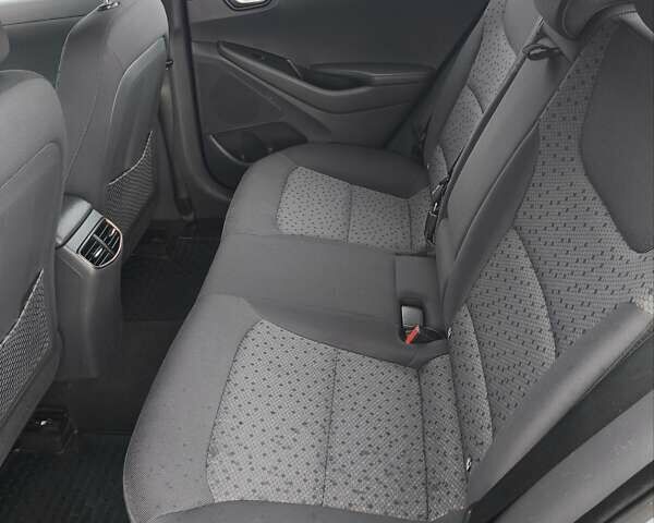 Сірий Хендай Ioniq, об'ємом двигуна 0 л та пробігом 110 тис. км за 11800 $, фото 42 на Automoto.ua