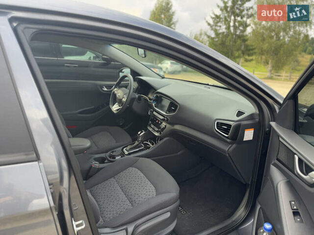 Серый Хендай Ioniq, объемом двигателя 1.58 л и пробегом 99 тыс. км за 15500 $, фото 7 на Automoto.ua