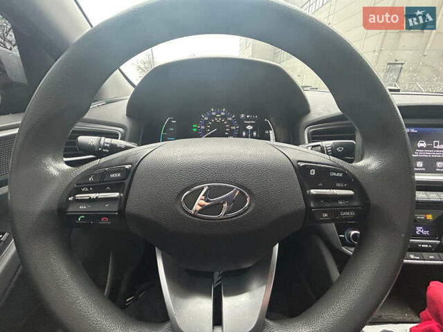Сірий Хендай Ioniq, об'ємом двигуна 1.58 л та пробігом 174 тис. км за 11900 $, фото 22 на Automoto.ua