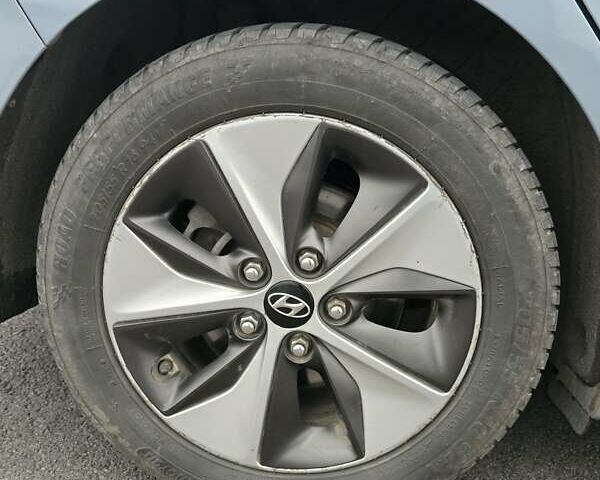 Серый Хендай Ioniq, объемом двигателя 0 л и пробегом 82 тыс. км за 14500 $, фото 14 на Automoto.ua