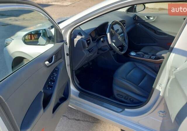 Серый Хендай Ioniq, объемом двигателя 0 л и пробегом 111 тыс. км за 14800 $, фото 27 на Automoto.ua