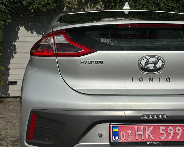 Сірий Хендай Ioniq, об'ємом двигуна 0 л та пробігом 33 тис. км за 13800 $, фото 9 на Automoto.ua