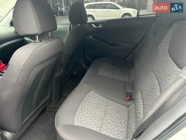 Сірий Хендай Ioniq, об'ємом двигуна 1.58 л та пробігом 174 тис. км за 11900 $, фото 17 на Automoto.ua