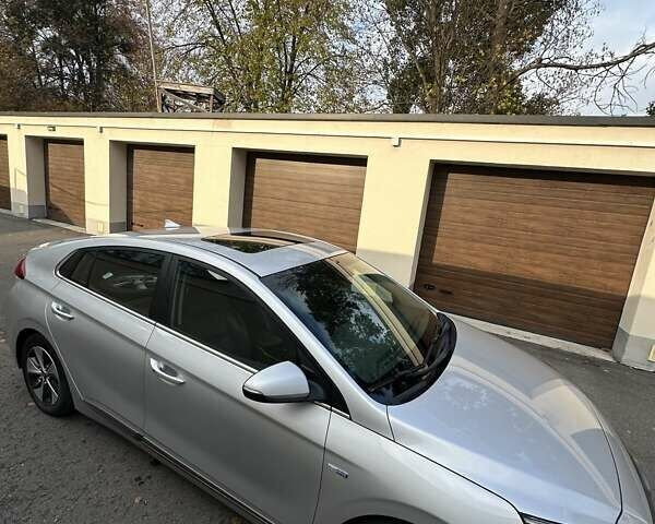 Серый Хендай Ioniq, объемом двигателя 0 л и пробегом 129 тыс. км за 12900 $, фото 4 на Automoto.ua