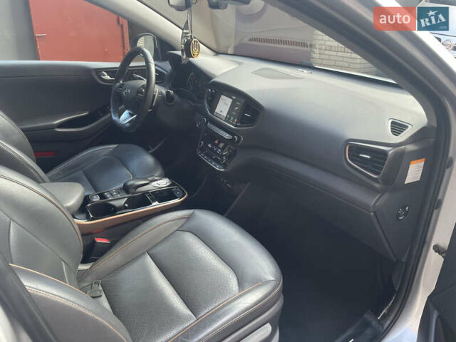 Серый Хендай Ioniq, объемом двигателя 0 л и пробегом 116 тыс. км за 13200 $, фото 8 на Automoto.ua