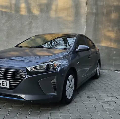 Серый Хендай Ioniq, объемом двигателя 1.58 л и пробегом 210 тыс. км за 11700 $, фото 2 на Automoto.ua