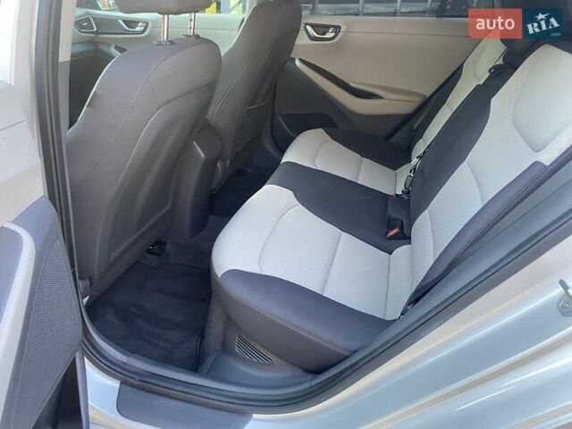 Серый Хендай Ioniq, объемом двигателя 1.58 л и пробегом 166 тыс. км за 14500 $, фото 13 на Automoto.ua