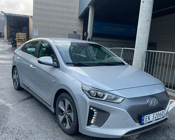Серый Хендай Ioniq, объемом двигателя 0 л и пробегом 150 тыс. км за 12490 $, фото 73 на Automoto.ua