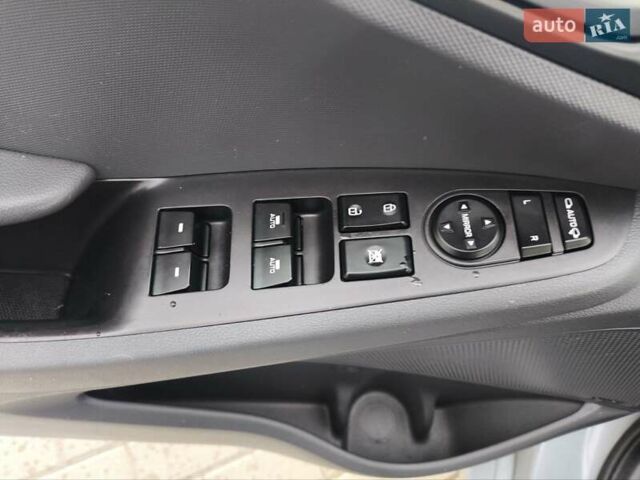 Сірий Хендай Ioniq, об'ємом двигуна 0 л та пробігом 106 тис. км за 12018 $, фото 19 на Automoto.ua