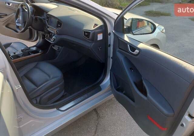 Серый Хендай Ioniq, объемом двигателя 0 л и пробегом 111 тыс. км за 14800 $, фото 18 на Automoto.ua