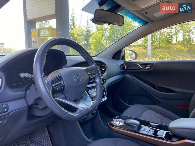 Серый Хендай Ioniq, объемом двигателя 0 л и пробегом 132 тыс. км за 12500 $, фото 9 на Automoto.ua