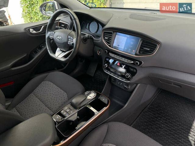 Сірий Хендай Ioniq, об'ємом двигуна 0 л та пробігом 33 тис. км за 13800 $, фото 27 на Automoto.ua