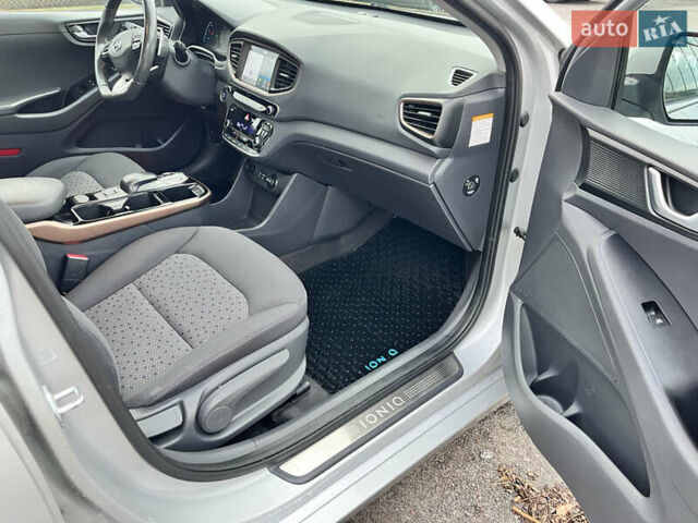 Сірий Хендай Ioniq, об'ємом двигуна 0 л та пробігом 135 тис. км за 12700 $, фото 15 на Automoto.ua