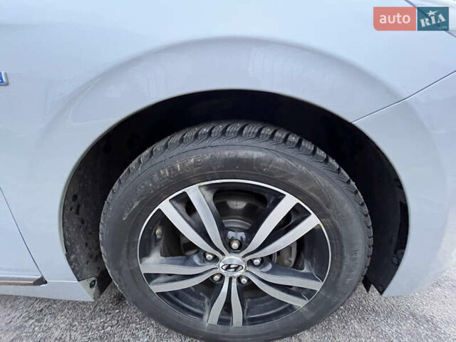 Сірий Хендай Ioniq, об'ємом двигуна 0 л та пробігом 135 тис. км за 12700 $, фото 9 на Automoto.ua