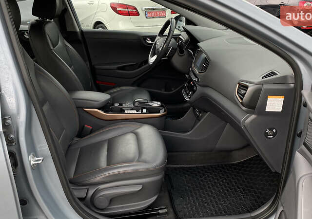 Серый Хендай Ioniq, объемом двигателя 0 л и пробегом 135 тыс. км за 12999 $, фото 40 на Automoto.ua