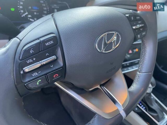 Серый Хендай Ioniq, объемом двигателя 1.58 л и пробегом 166 тыс. км за 14500 $, фото 10 на Automoto.ua