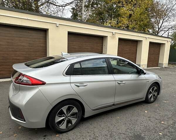 Серый Хендай Ioniq, объемом двигателя 0 л и пробегом 129 тыс. км за 12900 $, фото 3 на Automoto.ua