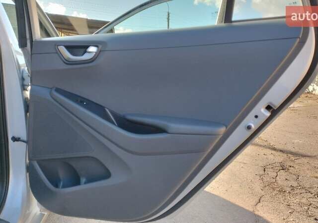 Серый Хендай Ioniq, объемом двигателя 0 л и пробегом 111 тыс. км за 14800 $, фото 61 на Automoto.ua