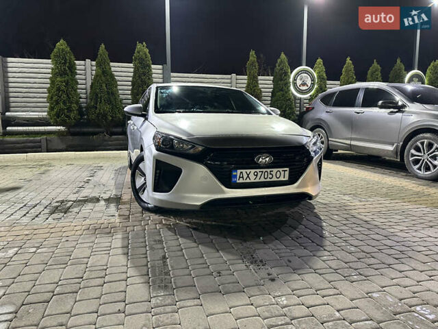 Сірий Хендай Ioniq, об'ємом двигуна 1.58 л та пробігом 174 тис. км за 11900 $, фото 3 на Automoto.ua