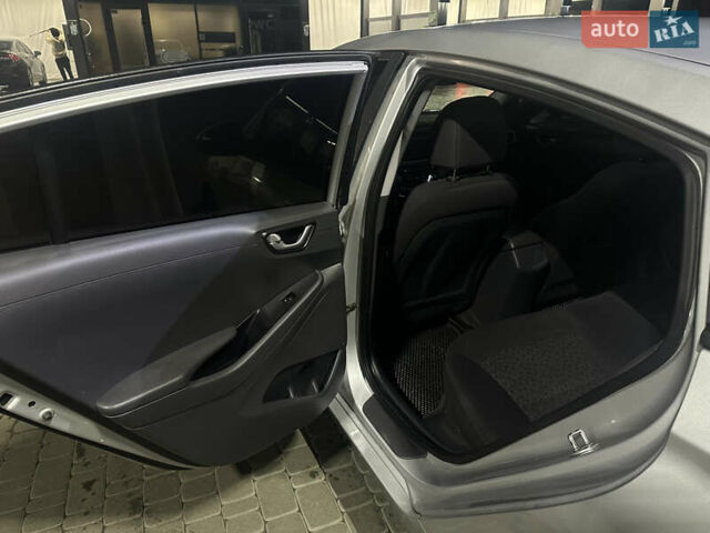 Сірий Хендай Ioniq, об'ємом двигуна 1.58 л та пробігом 174 тис. км за 11900 $, фото 12 на Automoto.ua