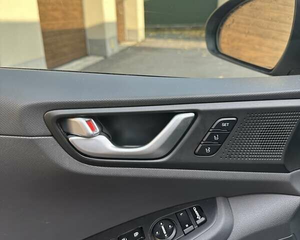 Серый Хендай Ioniq, объемом двигателя 0 л и пробегом 129 тыс. км за 12900 $, фото 9 на Automoto.ua