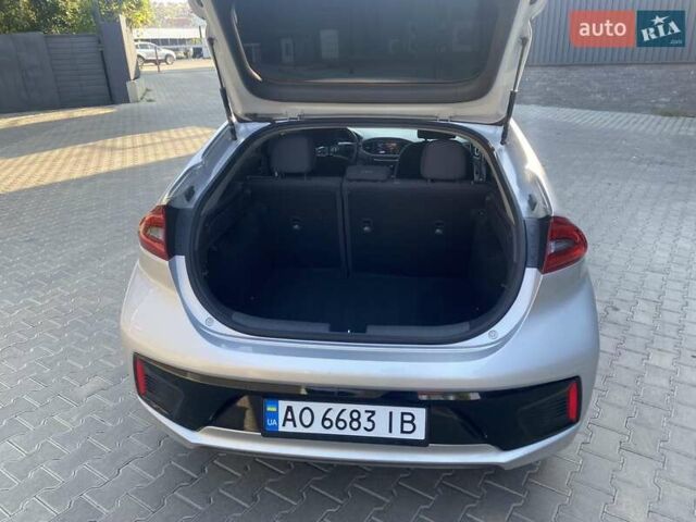 Серый Хендай Ioniq, объемом двигателя 1.58 л и пробегом 166 тыс. км за 14500 $, фото 4 на Automoto.ua