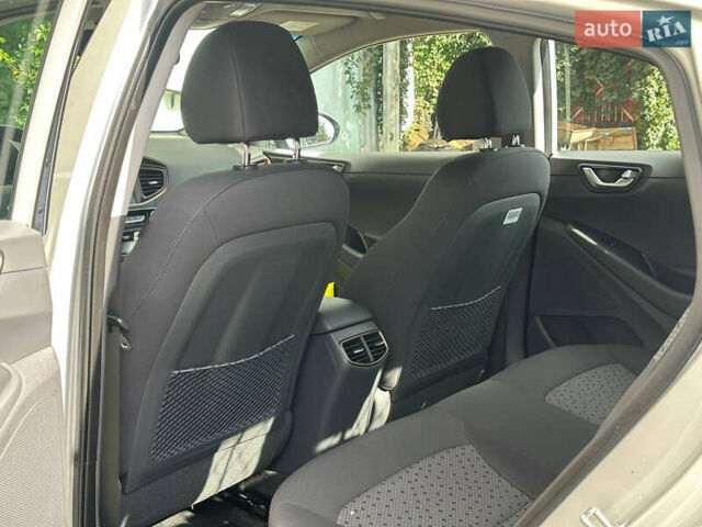 Сірий Хендай Ioniq, об'ємом двигуна 0 л та пробігом 33 тис. км за 13800 $, фото 23 на Automoto.ua