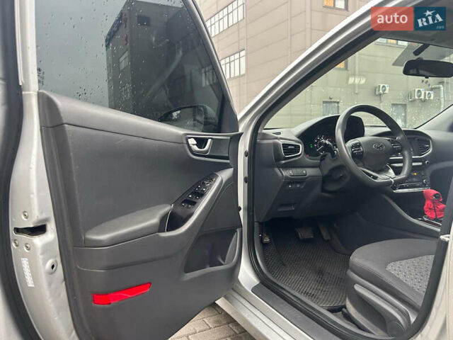 Сірий Хендай Ioniq, об'ємом двигуна 1.58 л та пробігом 174 тис. км за 11900 $, фото 14 на Automoto.ua