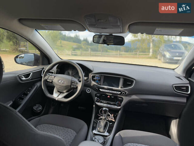 Серый Хендай Ioniq, объемом двигателя 1.58 л и пробегом 99 тыс. км за 15500 $, фото 3 на Automoto.ua