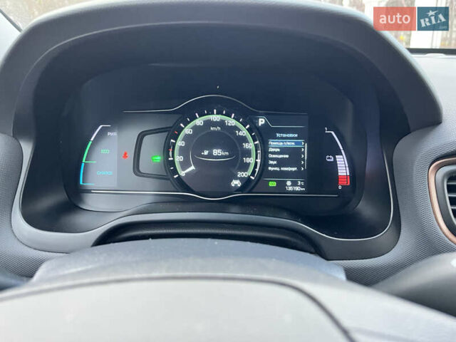 Сірий Хендай Ioniq, об'ємом двигуна 0 л та пробігом 135 тис. км за 12700 $, фото 26 на Automoto.ua