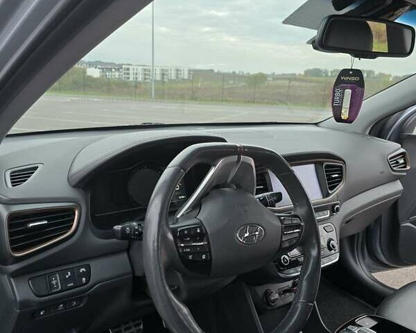 Серый Хендай Ioniq, объемом двигателя 0 л и пробегом 82 тыс. км за 14500 $, фото 9 на Automoto.ua