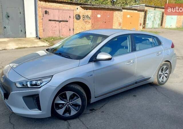 Серый Хендай Ioniq, объемом двигателя 0 л и пробегом 111 тыс. км за 14800 $, фото 2 на Automoto.ua