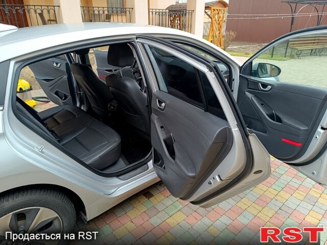 Серый Хендай Ioniq, объемом двигателя 0 л и пробегом 100 тыс. км за 14200 $, фото 2 на Automoto.ua