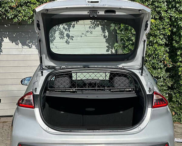 Сірий Хендай Ioniq, об'ємом двигуна 0 л та пробігом 33 тис. км за 13800 $, фото 21 на Automoto.ua