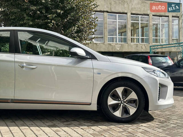 Сірий Хендай Ioniq, об'ємом двигуна 0 л та пробігом 33 тис. км за 13800 $, фото 4 на Automoto.ua