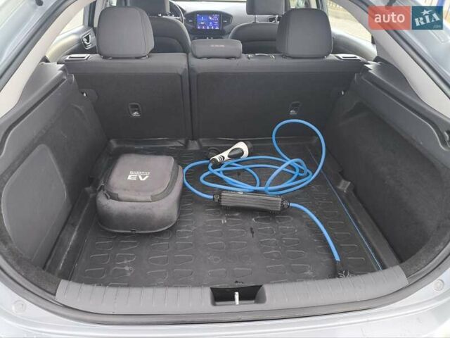 Сірий Хендай Ioniq, об'ємом двигуна 0 л та пробігом 106 тис. км за 12018 $, фото 46 на Automoto.ua