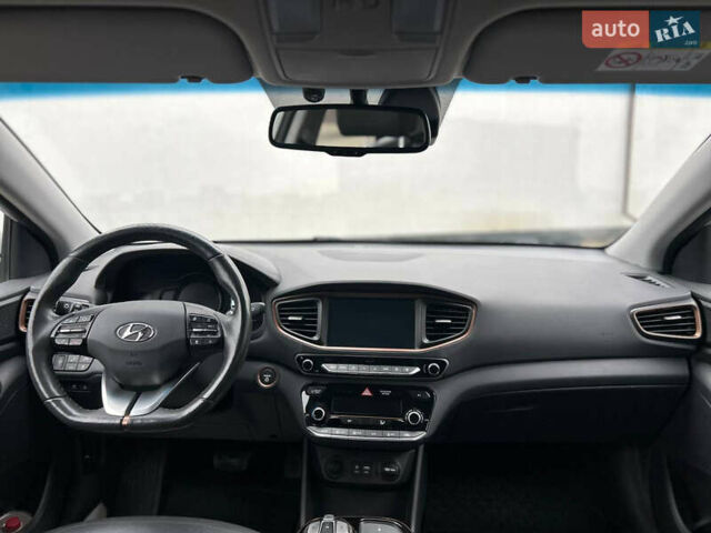 Сірий Хендай Ioniq, об'ємом двигуна 0 л та пробігом 78 тис. км за 13000 $, фото 8 на Automoto.ua