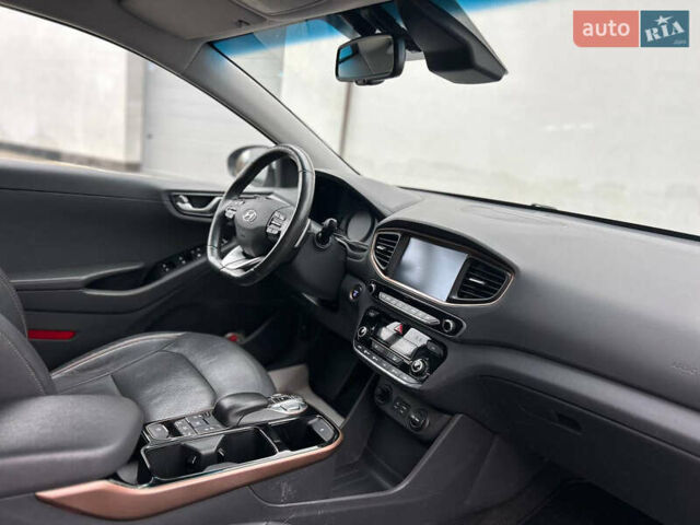 Сірий Хендай Ioniq, об'ємом двигуна 0 л та пробігом 78 тис. км за 13000 $, фото 7 на Automoto.ua