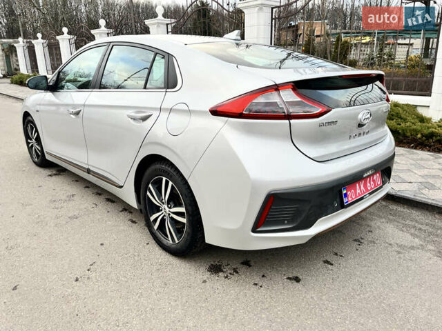 Сірий Хендай Ioniq, об'ємом двигуна 0 л та пробігом 135 тис. км за 12700 $, фото 4 на Automoto.ua