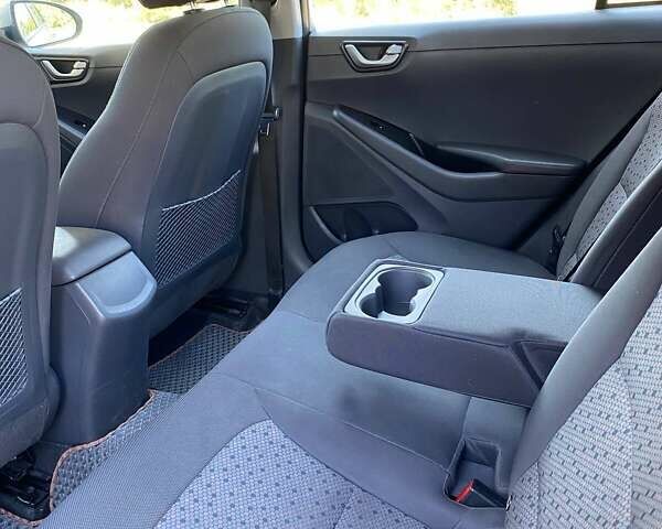 Серый Хендай Ioniq, объемом двигателя 0 л и пробегом 132 тыс. км за 12500 $, фото 8 на Automoto.ua