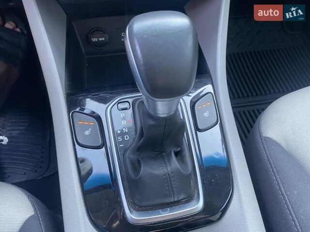 Серый Хендай Ioniq, объемом двигателя 1.58 л и пробегом 166 тыс. км за 14500 $, фото 7 на Automoto.ua